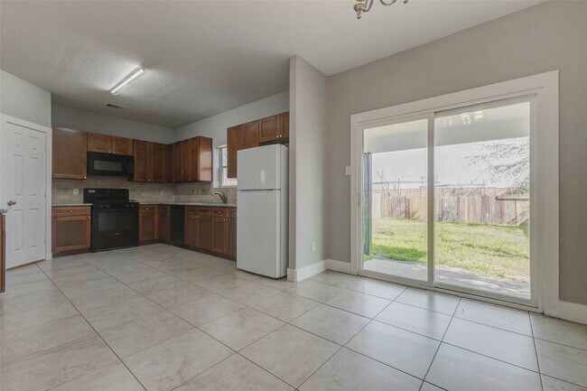 Building Photo - 4834 Hollow Hook Rd