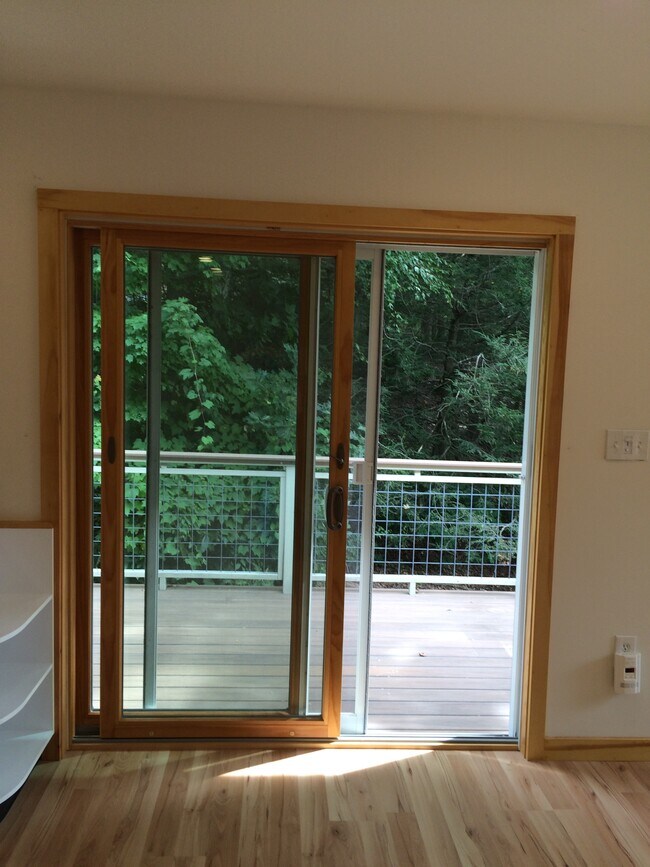 deck - 131 Lakeside Dr