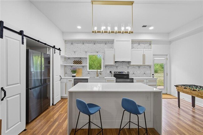 Building Photo - 1278 Plaza Ave SW