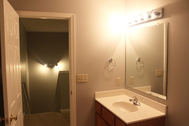 Building Photo - 2453 Mosby Ct