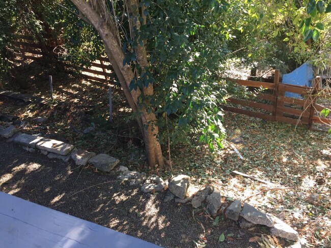 Building Photo - Mid-Century Hayward Home For Rent