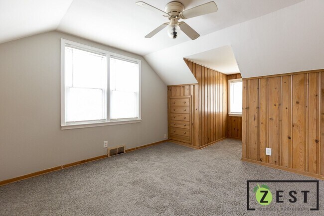 Building Photo - 19366 Woodside St