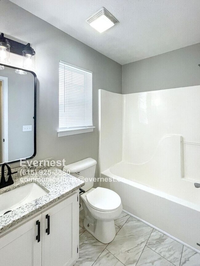 Building Photo - Adorable 3-Bedroom Home with Inviting Porc...