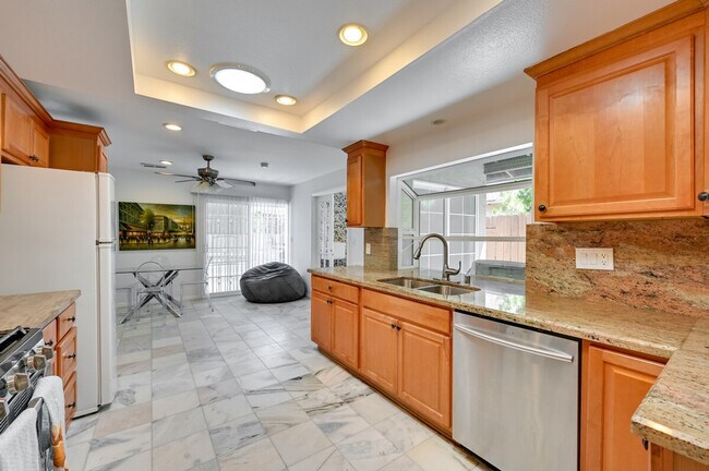 Building Photo - 719 Mahogany Dr