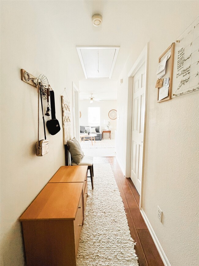 Building Photo - 3127 Bernardo De Galvez Ave