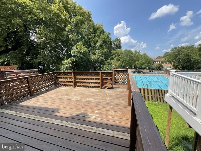 Building Photo - 1027 Travis Ln