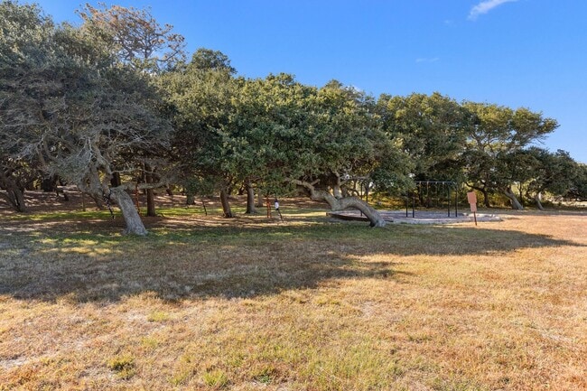 Building Photo - 1200 Little Bay Ave