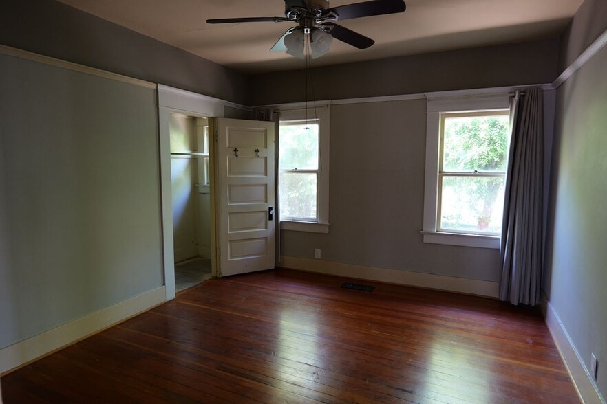 Building Photo - 115 E Jefferson