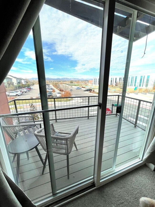 Building Photo - Spacious 3 Bed / 2.5 Bath Home with Dual Balconies