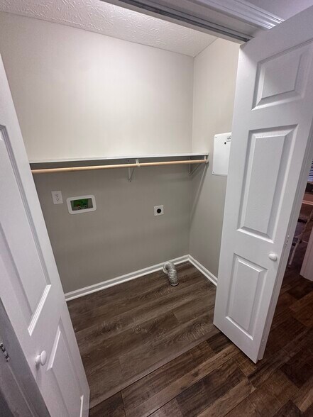 Building Photo - 4293 Bristow Rd