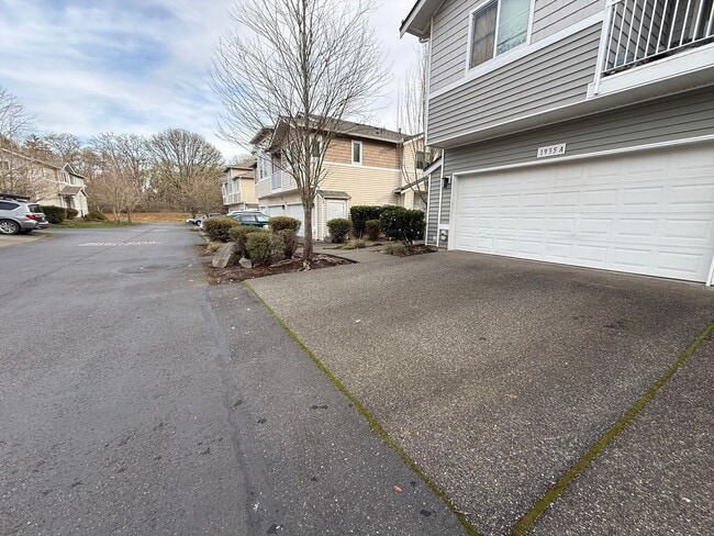 Building Photo - Three Bedroom Townhome in DuPont