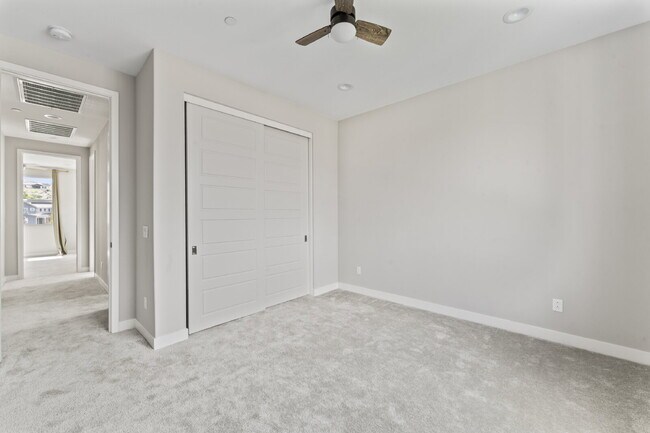 Building Photo - "Spacious Santa Clarita Sanctuary: 4-Bedro...