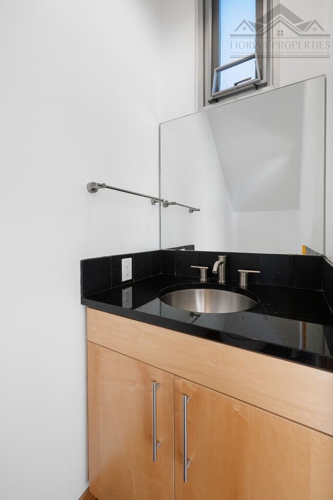 Building Photo - 1346 Pacheco St