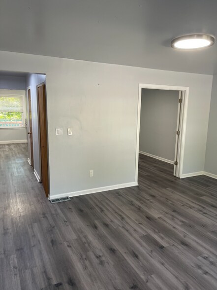 Building Photo - 104 Haverford Dr