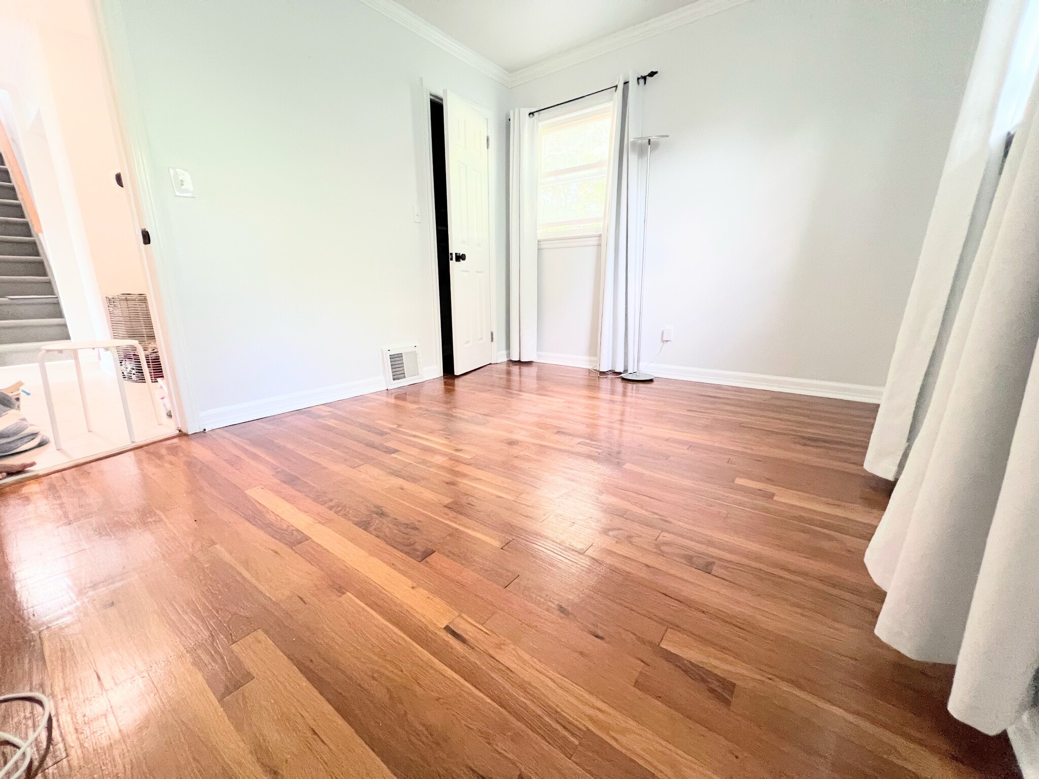 Main floor bedroom - 15 Andover Pl