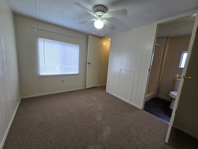 Building Photo - 2004 Palm St