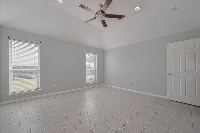 Building Photo - 9631 Highland Pointe Dr