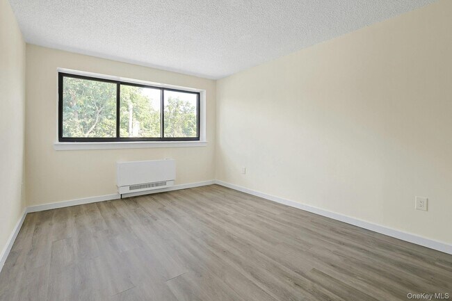 Building Photo - 66 Crisfield St