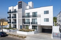 Building Photo - 1111 N Kenmore Ave