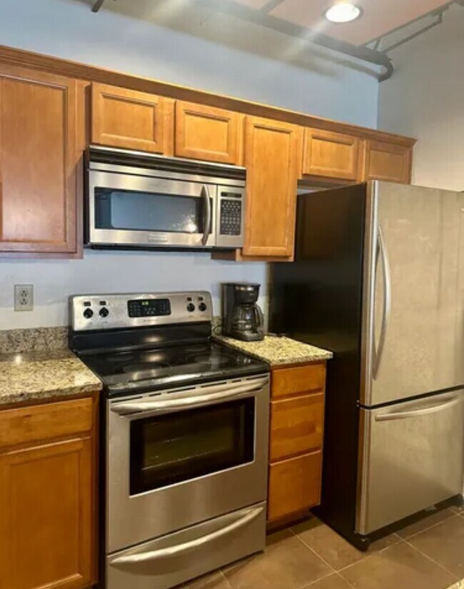 Building Photo - Upgraded 1 bedroom unit- Walking distance to campus!