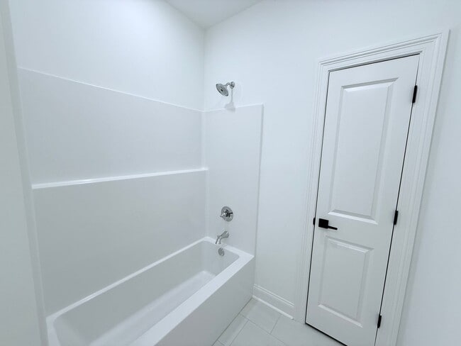 Building Photo - 610 Cottage Grv Cir