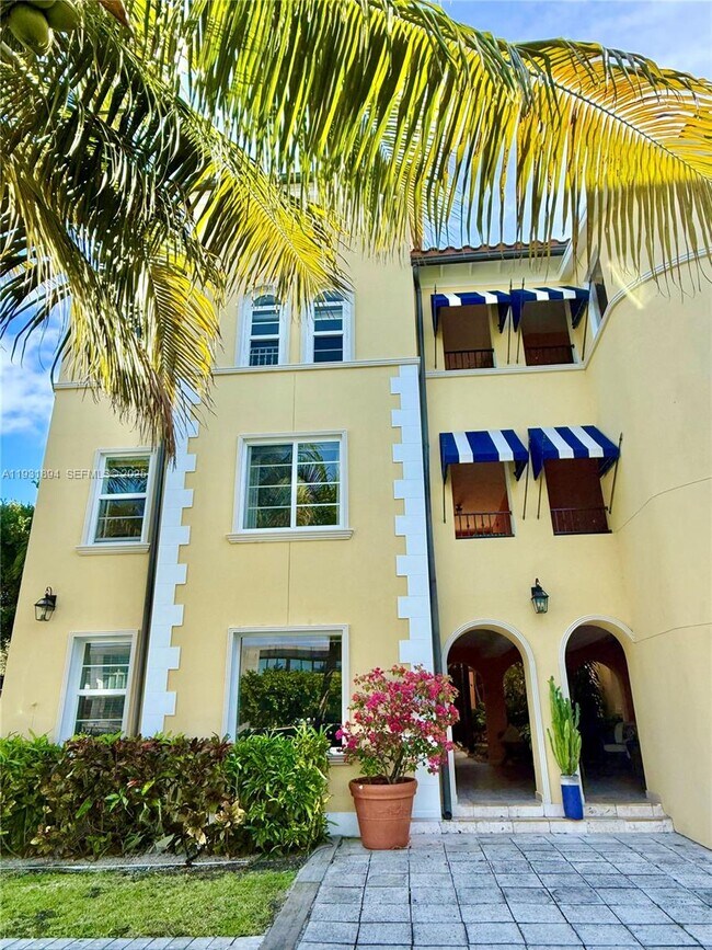 Building Photo - 4812 Pine Tree Dr