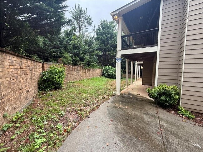 Building Photo - 1505 Hillcrest Dr