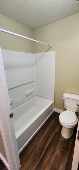 Building Photo - 117 E Calbourne Ln