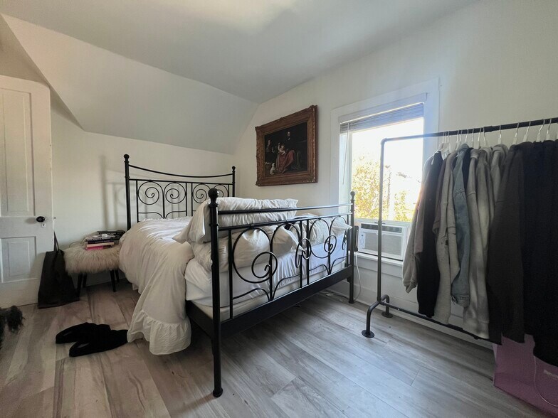 2nd Bedroom - 822 E Kensington Rd