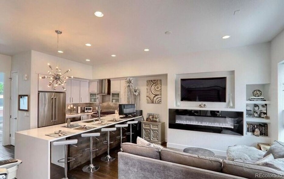 Building Photo - 3030 Wilson Ct