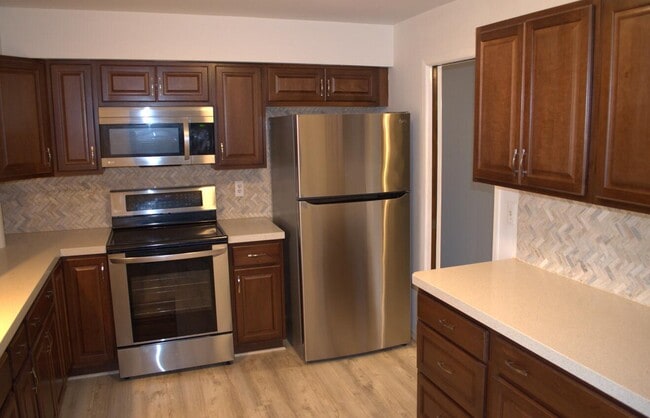 Building Photo - 30831 Hunters Dr