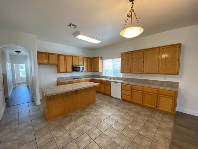 Building Photo - East Elk Grove Home Close to Pleasant Grov...