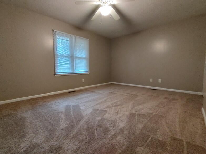 Building Photo - 5013 Lundy Dr