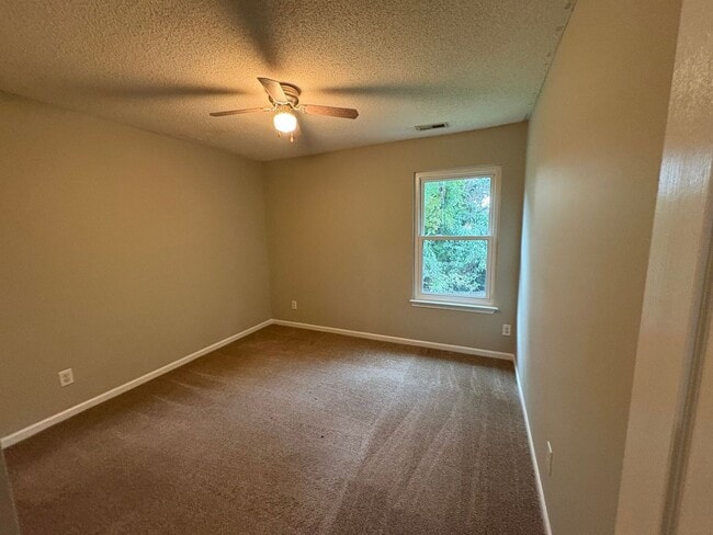 Building Photo - 223 Woodburne Ln