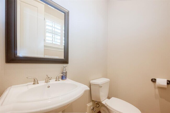 Building Photo - 232 Detering St