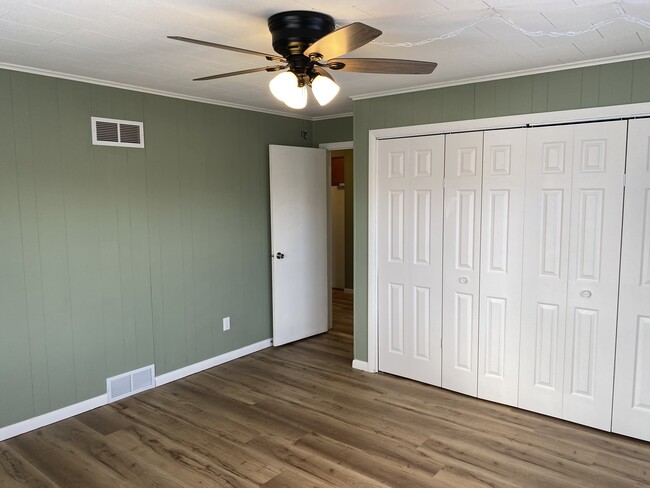 Main bedroom - 105 Debby St