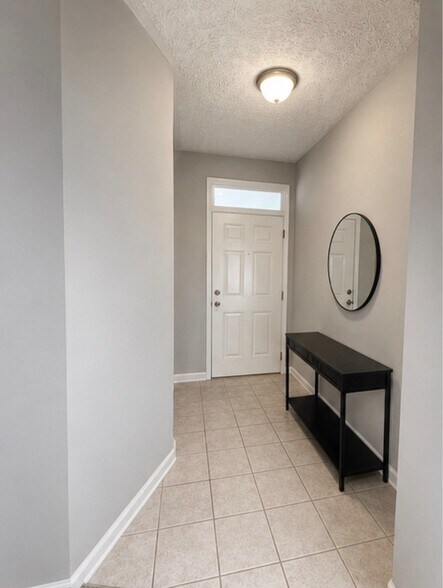 Building Photo - 3930 Bardstown Ct