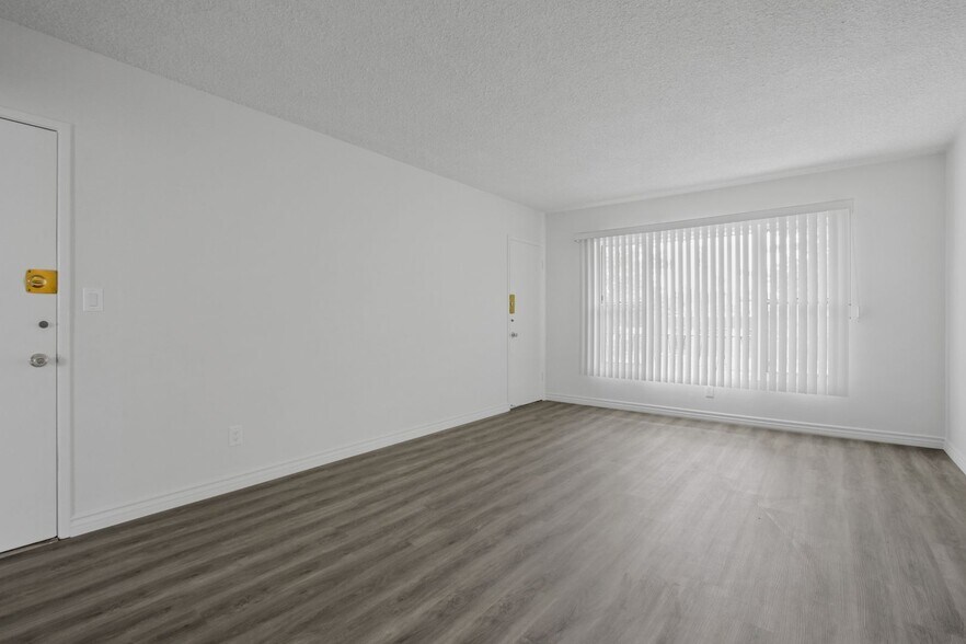 Building Photo - 402 Montana Ave