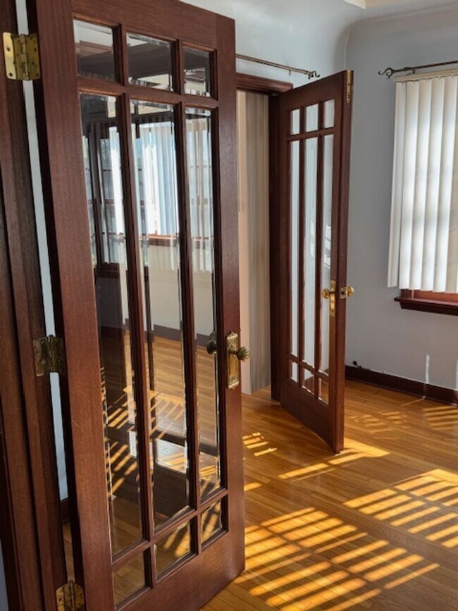 Building Photo - DE SOTO 2727-2729