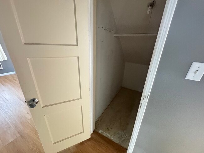 Building Photo - 9217 Alcott St