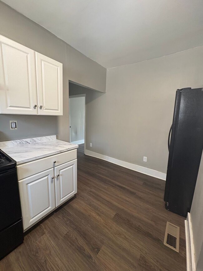 Building Photo - A charming 3-bedroom, 2 bath House