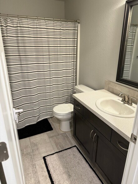 Building Photo - 6880 Cattails Dr