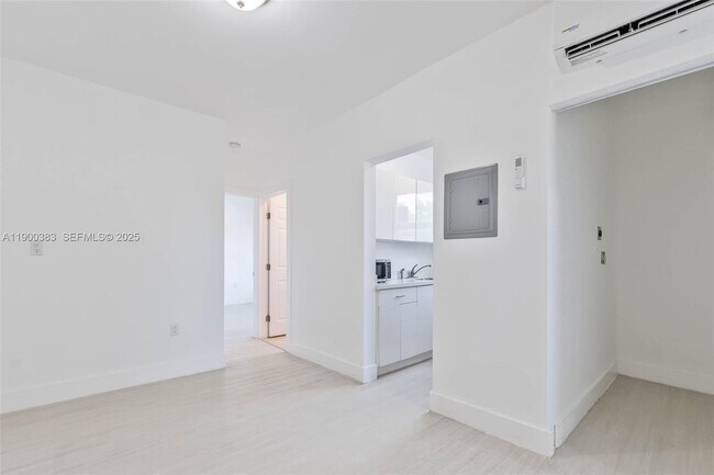 Building Photo - 1051 NW 2nd St