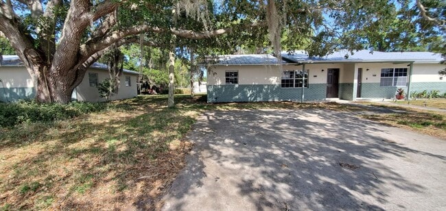 Building Photo - 2578 Seneca Ave