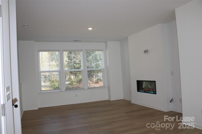 Building Photo - 743 Hoke Ln