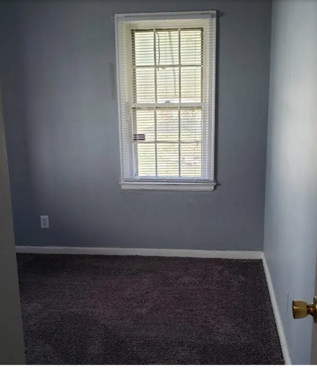 Building Photo - 2 bed 1 bath Cottage Close to ISU Stadium