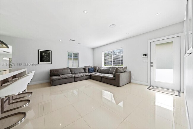 Building Photo - 217 E Acre Dr