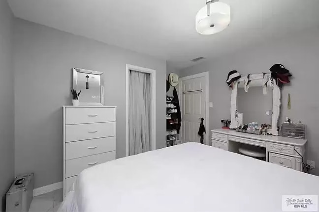 Building Photo - 2993 Alameda Dr