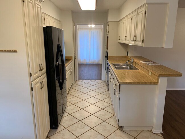 Building Photo - 9100 Tourney St