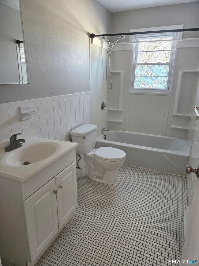 Building Photo - 131 Milford St Ext